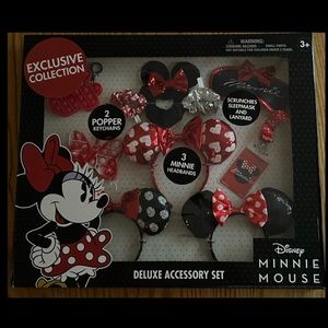 Minnie Mouse Deluxe Accessory Set